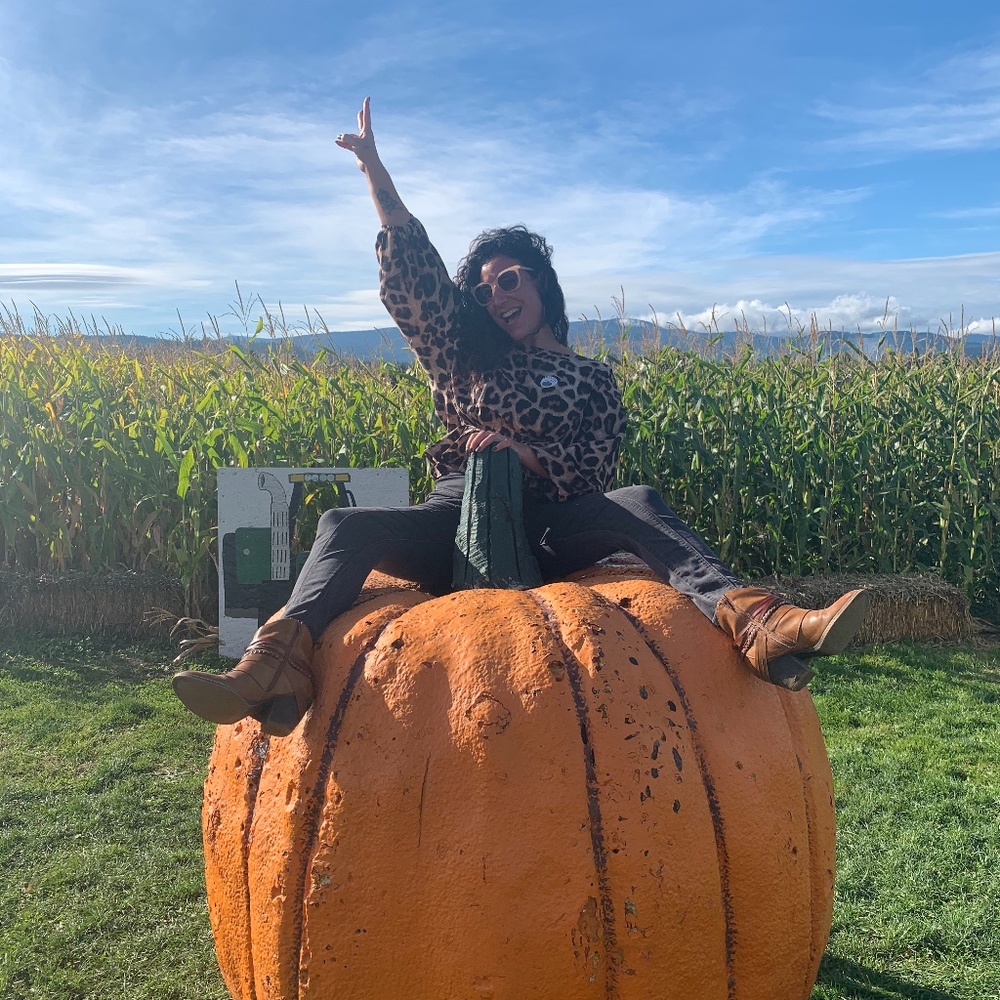 Meet your Posher, Victoria